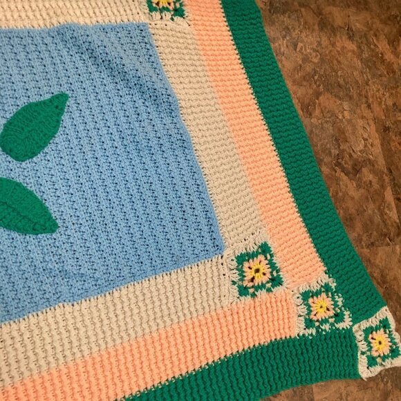 Vintage Crocheted Granny Throw Blanket Squares & Popcorn Flower Center 42 x 60 - Picture 5 of 6